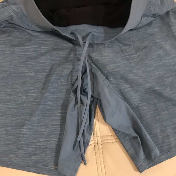 Lululemon Lined Men’s Shorts - Picture 3 of 6